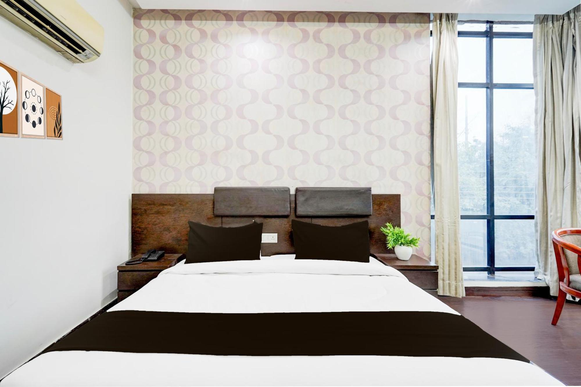 Super Townhouse Sector 51 Noida Near Metro Station Hotel Eksteriør billede