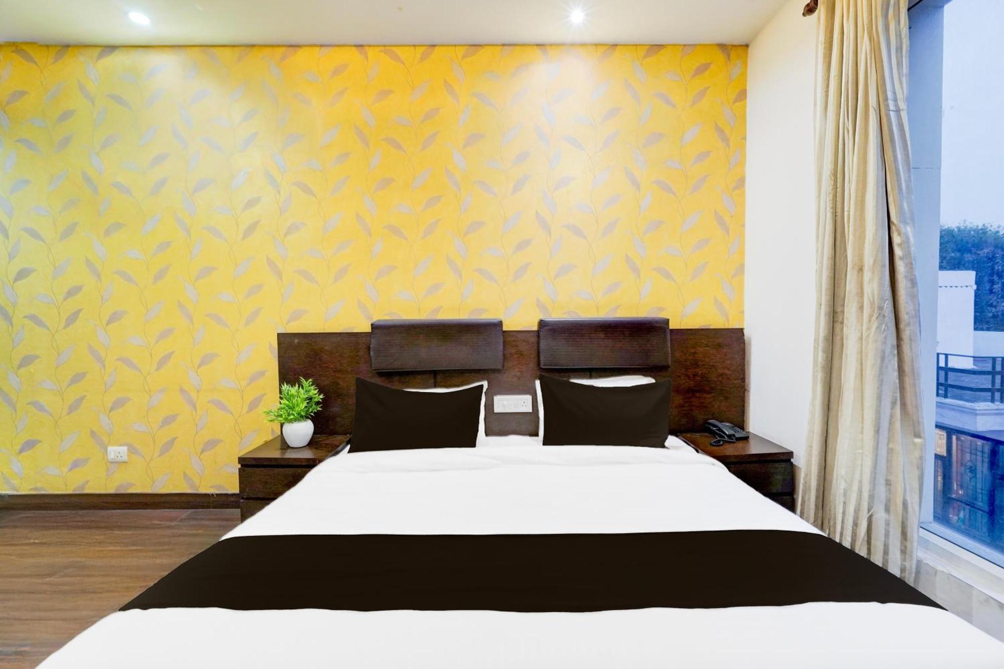 Super Townhouse Sector 51 Noida Near Metro Station Hotel Eksteriør billede