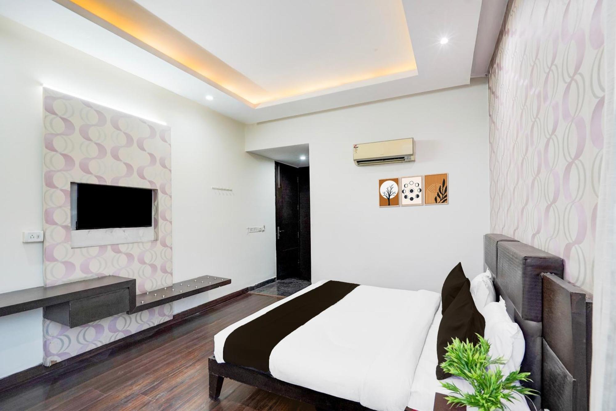Super Townhouse Sector 51 Noida Near Metro Station Hotel Eksteriør billede