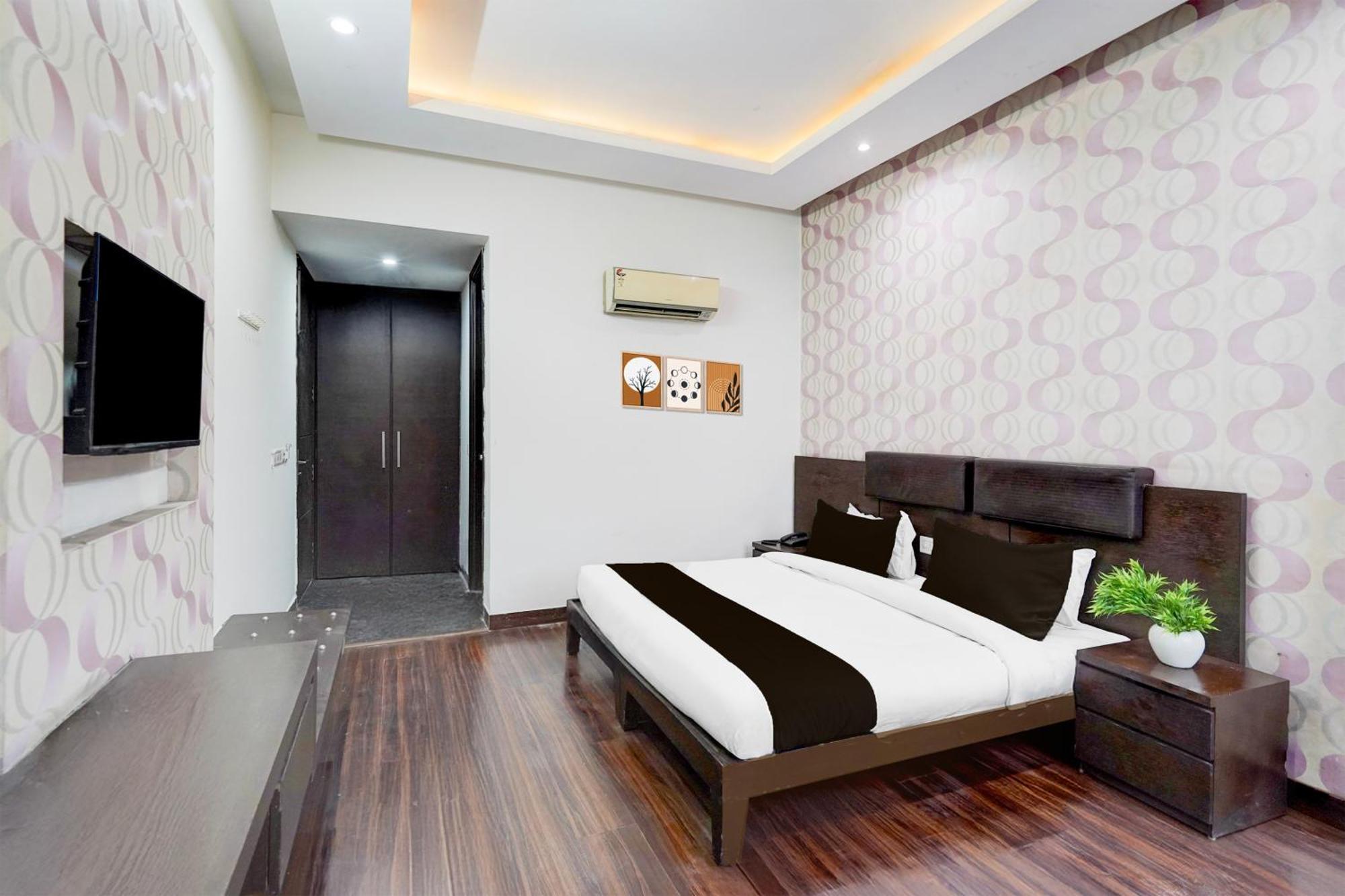 Super Townhouse Sector 51 Noida Near Metro Station Hotel Eksteriør billede