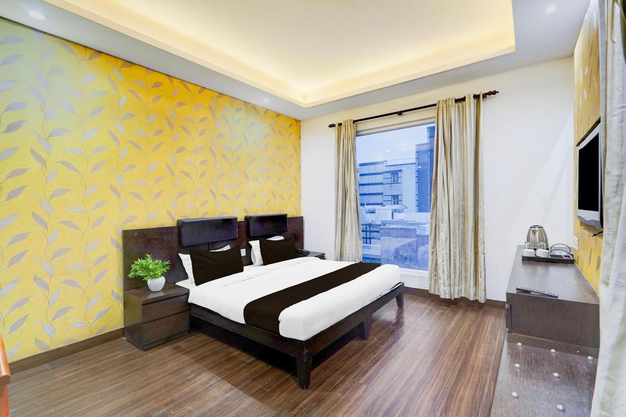 Super Townhouse Sector 51 Noida Near Metro Station Hotel Eksteriør billede