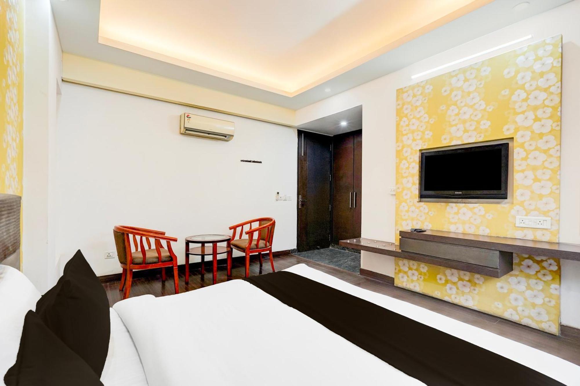 Super Townhouse Sector 51 Noida Near Metro Station Hotel Eksteriør billede