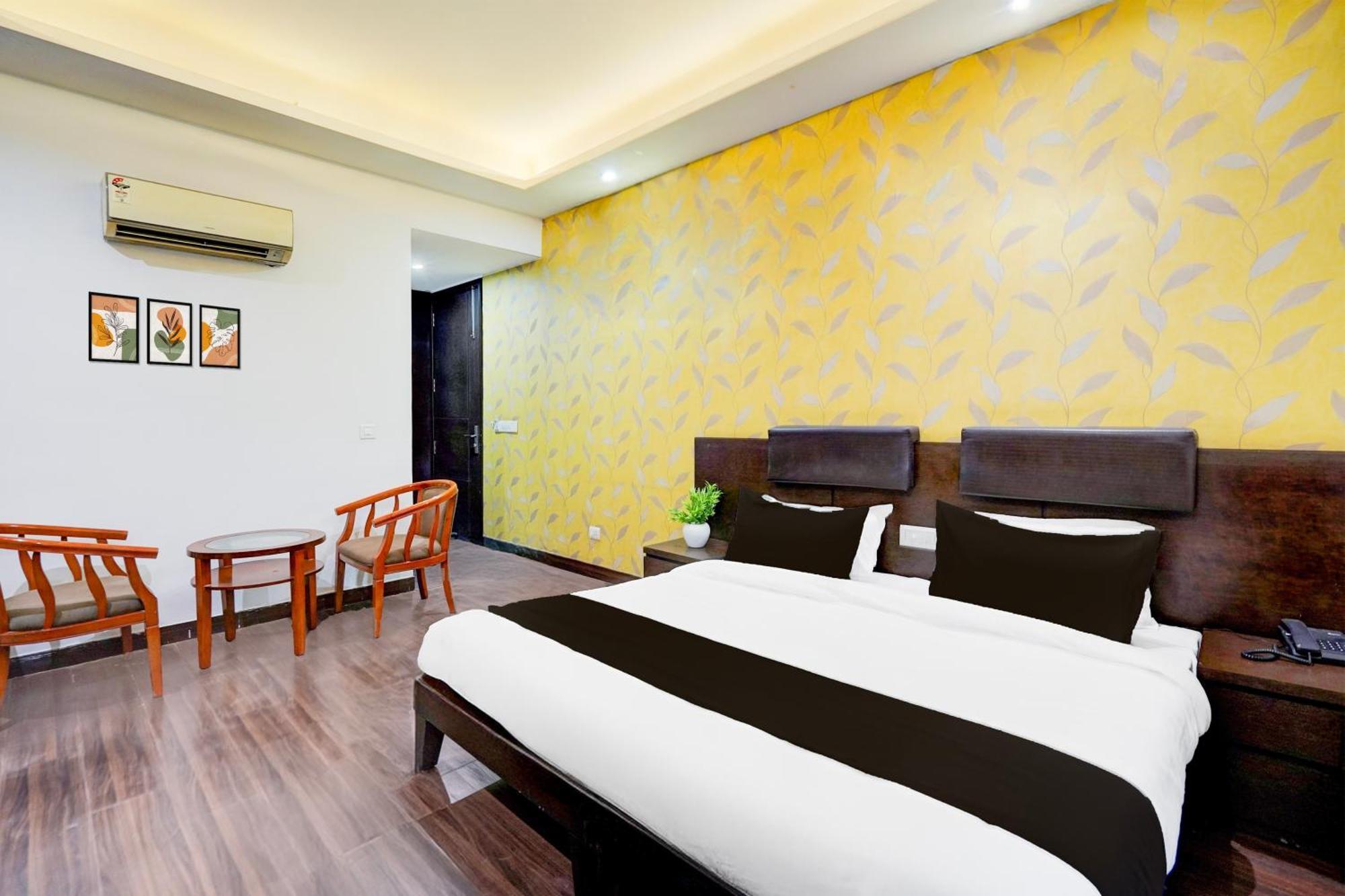Super Townhouse Sector 51 Noida Near Metro Station Hotel Eksteriør billede