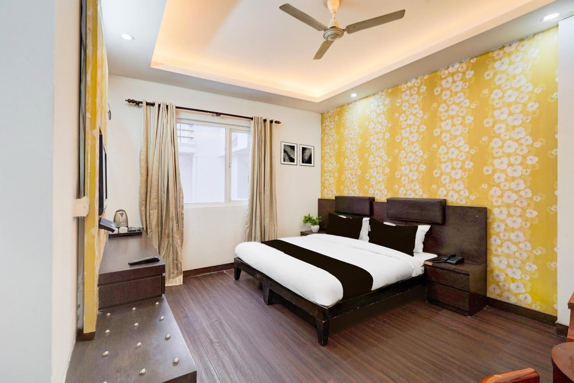 Super Townhouse Sector 51 Noida Near Metro Station Hotel Eksteriør billede