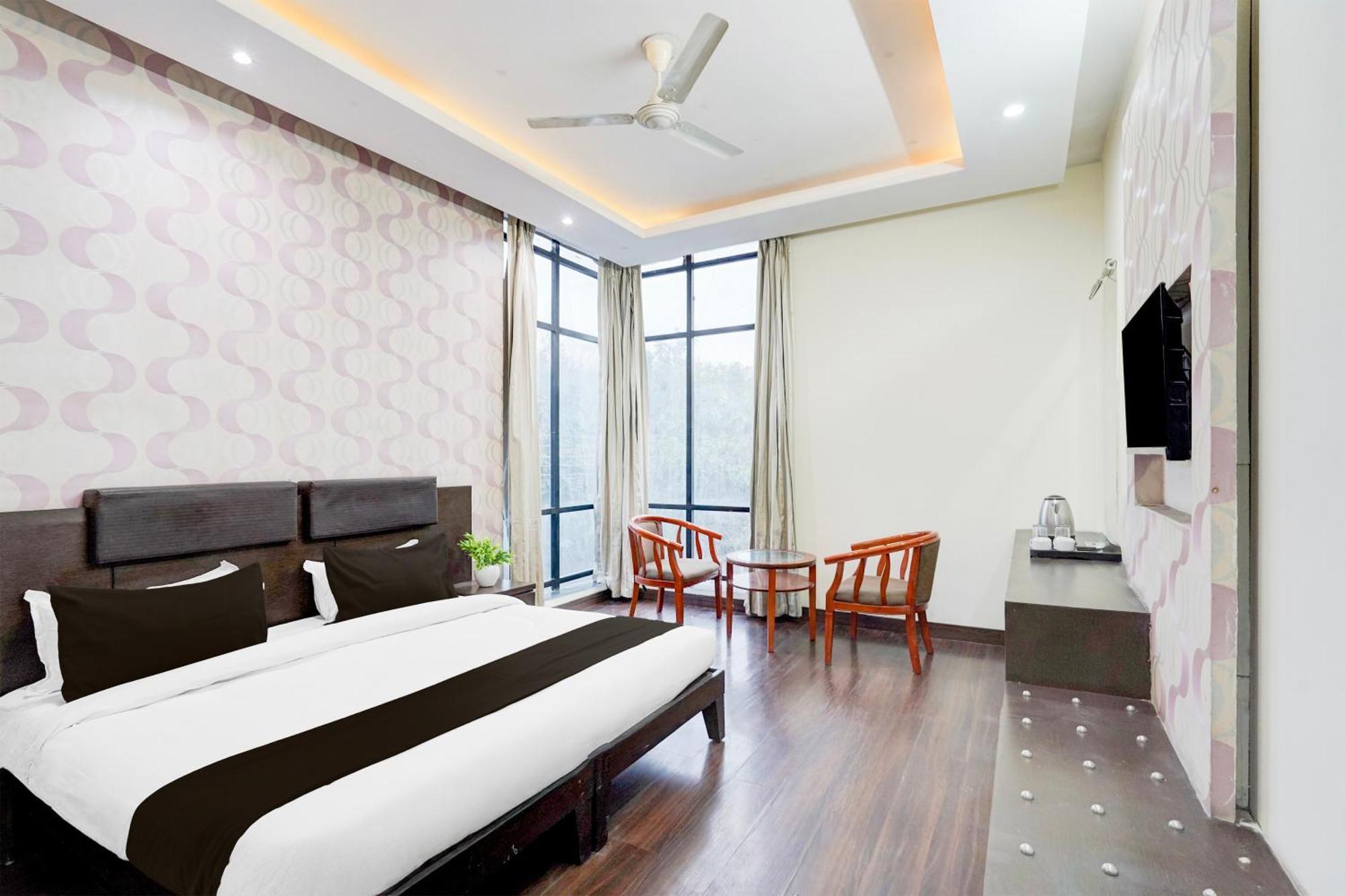 Super Townhouse Sector 51 Noida Near Metro Station Hotel Eksteriør billede