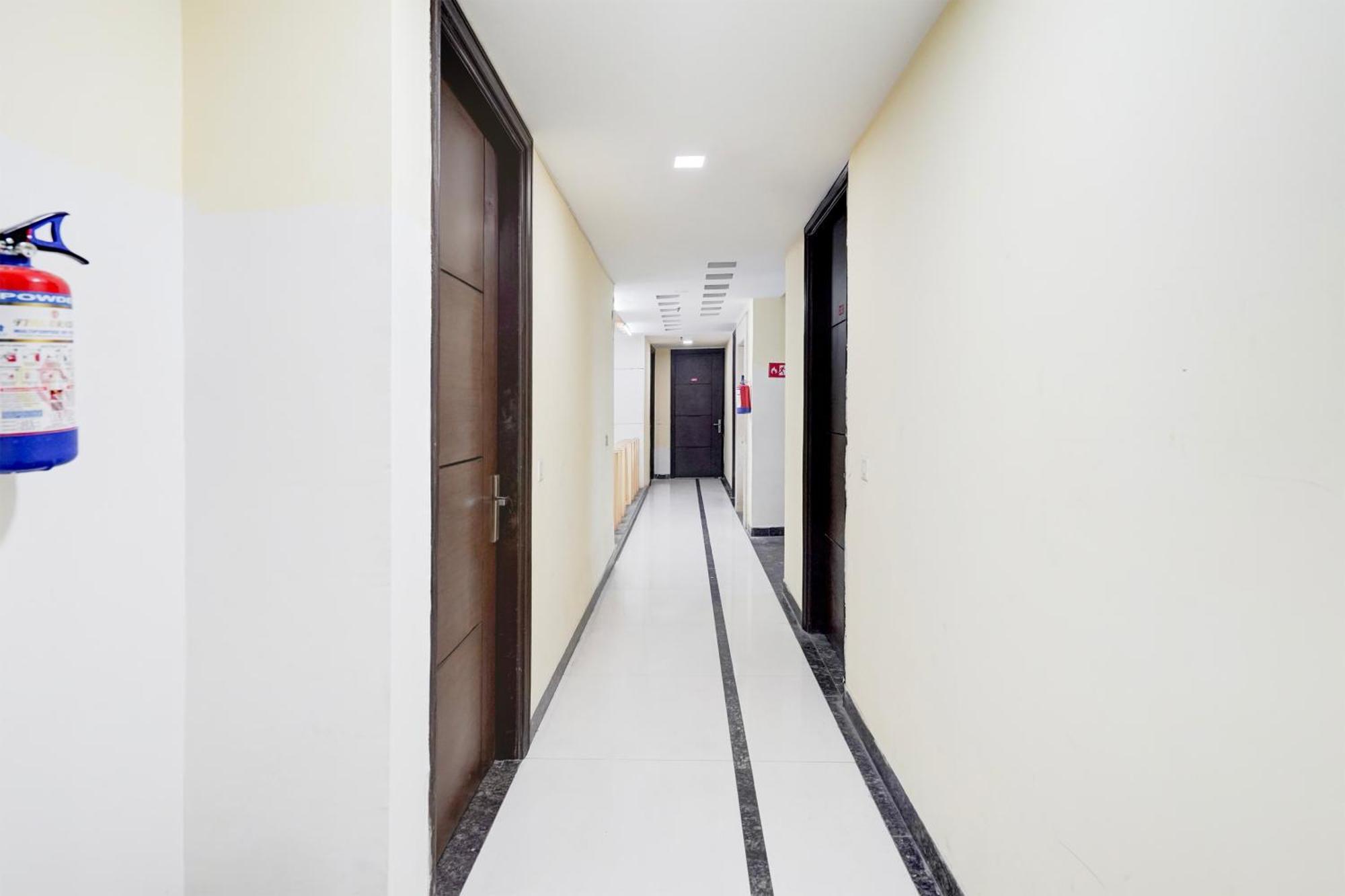 Super Townhouse Sector 51 Noida Near Metro Station Hotel Eksteriør billede