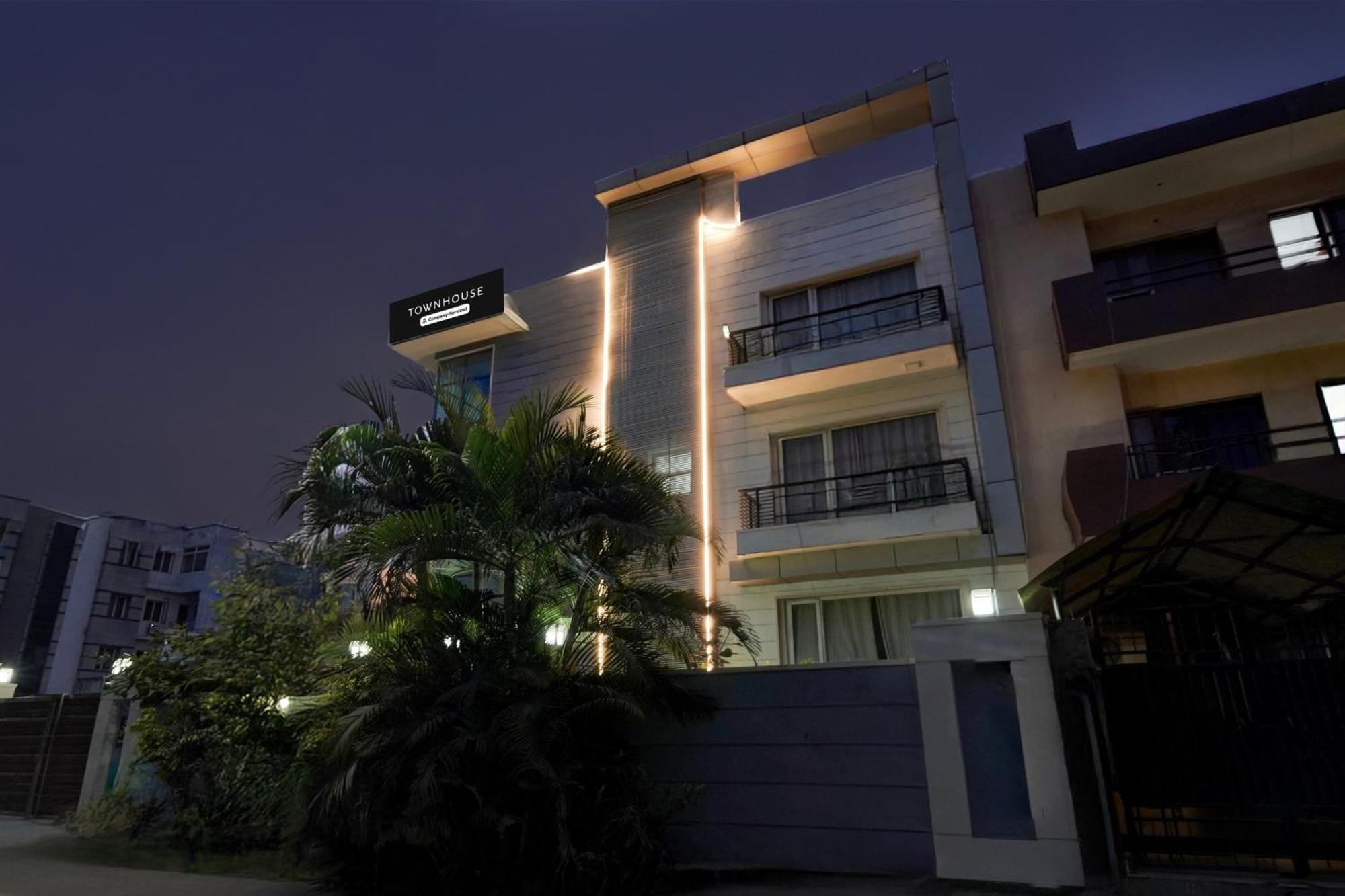 Super Townhouse Sector 51 Noida Near Metro Station Hotel Eksteriør billede