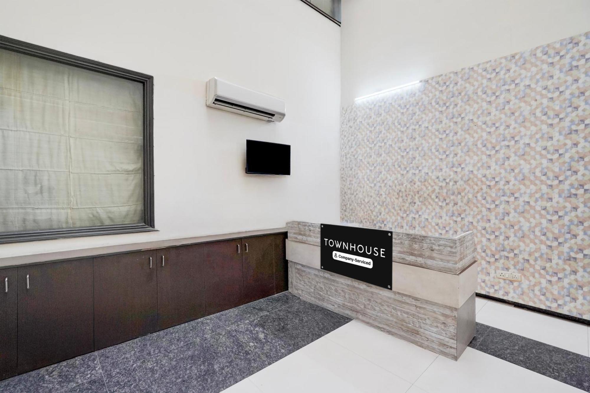 Super Townhouse Sector 51 Noida Near Metro Station Hotel Eksteriør billede