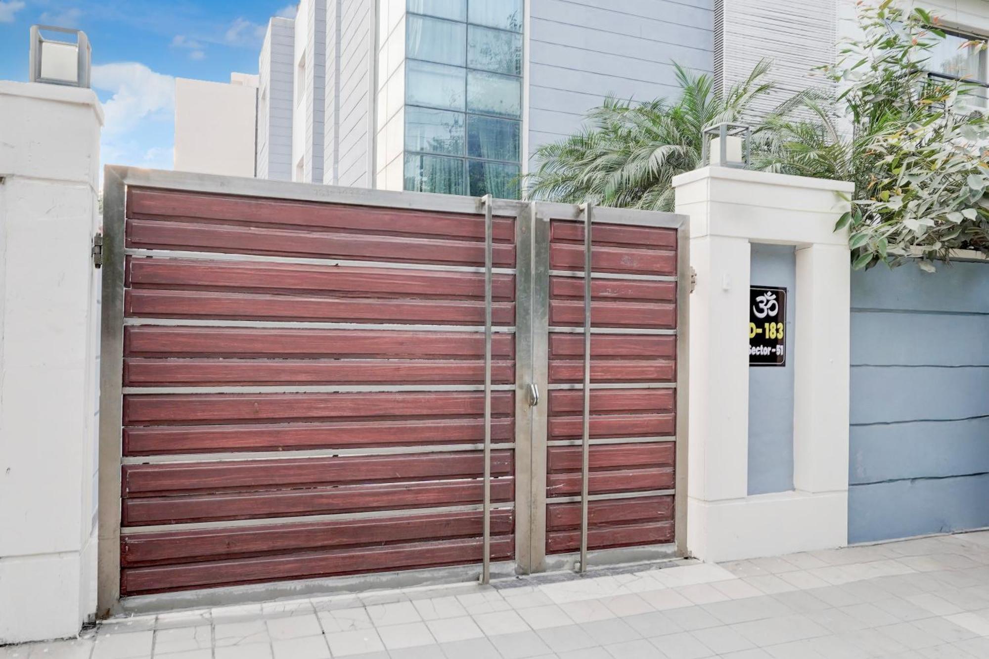 Super Townhouse Sector 51 Noida Near Metro Station Hotel Eksteriør billede